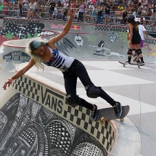 Congrats to @lizziearmanto on winning the #vansusopen today! Ripping like always. Photo: @meronek