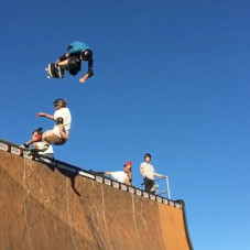 I got the best view of @eddieelguera's frontside rock today at the #elgatoclassic.
Video: @lelguera